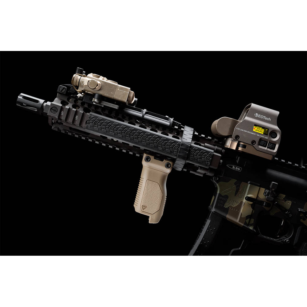 Strike Industries - Chwyt Picatinny Angled Vertical Grip - Long - FDE - SI-AR-CMAG-RAIL-L-FDE 5 Zdjęcie 5 — SPC-33659