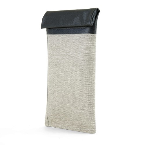 Pokrowiec na telefon Mission Darkness Dry Shield Faraday. Wymiary 7,5" x 4" 7 DSPS back angle closed.jpg