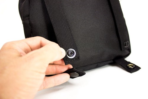 Torba ekranująca Faraday Mission Darkness MOLLE Pouch 15x20x5 cm 5 MolleBag ShowingStrap web.jpg