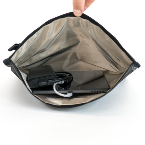 Torba Faraday Mission Darkness NeoLok na tablety, powerbank 20000 mAh 3 dPage 005 1024x1024.jpg