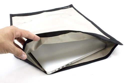 Torba Faraday Mission Darkness Large Window do laptopów i tabletów 2 eMOSEquipment MissionDarkness FaradayBag LargeLaptop Window Open 1200px 1024x1024.jpg